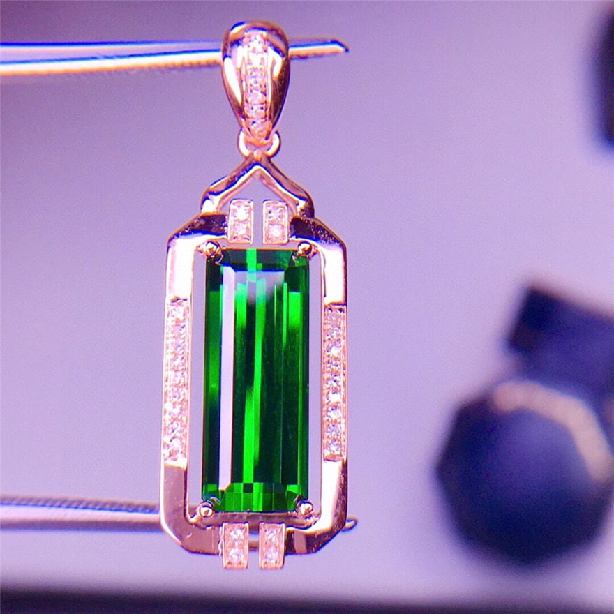 14k Gold 3.67 Ct Natural Tourmaline & Diamond Pendant( Without Chain ): Ref:231065205 // gold content:14k gold // main gemstone:tourmaline // shape:octagonal // carat weight:3. 67ct // color:green // treatment:natural // // adjacent gemstone 2 : diamond // shape:round //