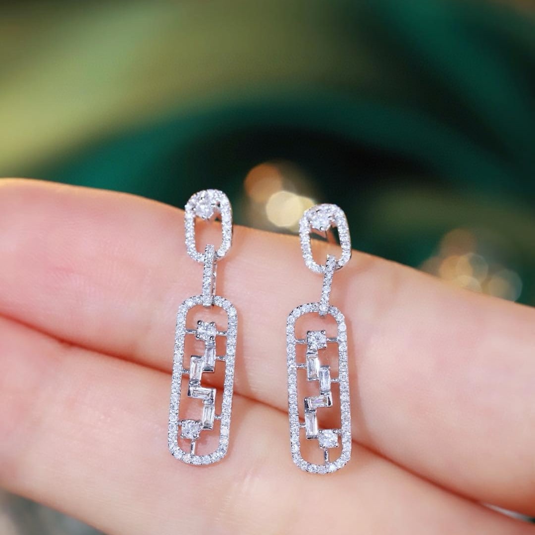 14k Gold 0.5 Ct Natural H Diamond Earrings: Ref:231065232 // gold content:14k gold // main gemstone:diamond // shape:multiple // carat weight:0. 5ct // clarity grade:vs-si // color:h // treatment:natural // Condition: New Low Estimate: 2900.00