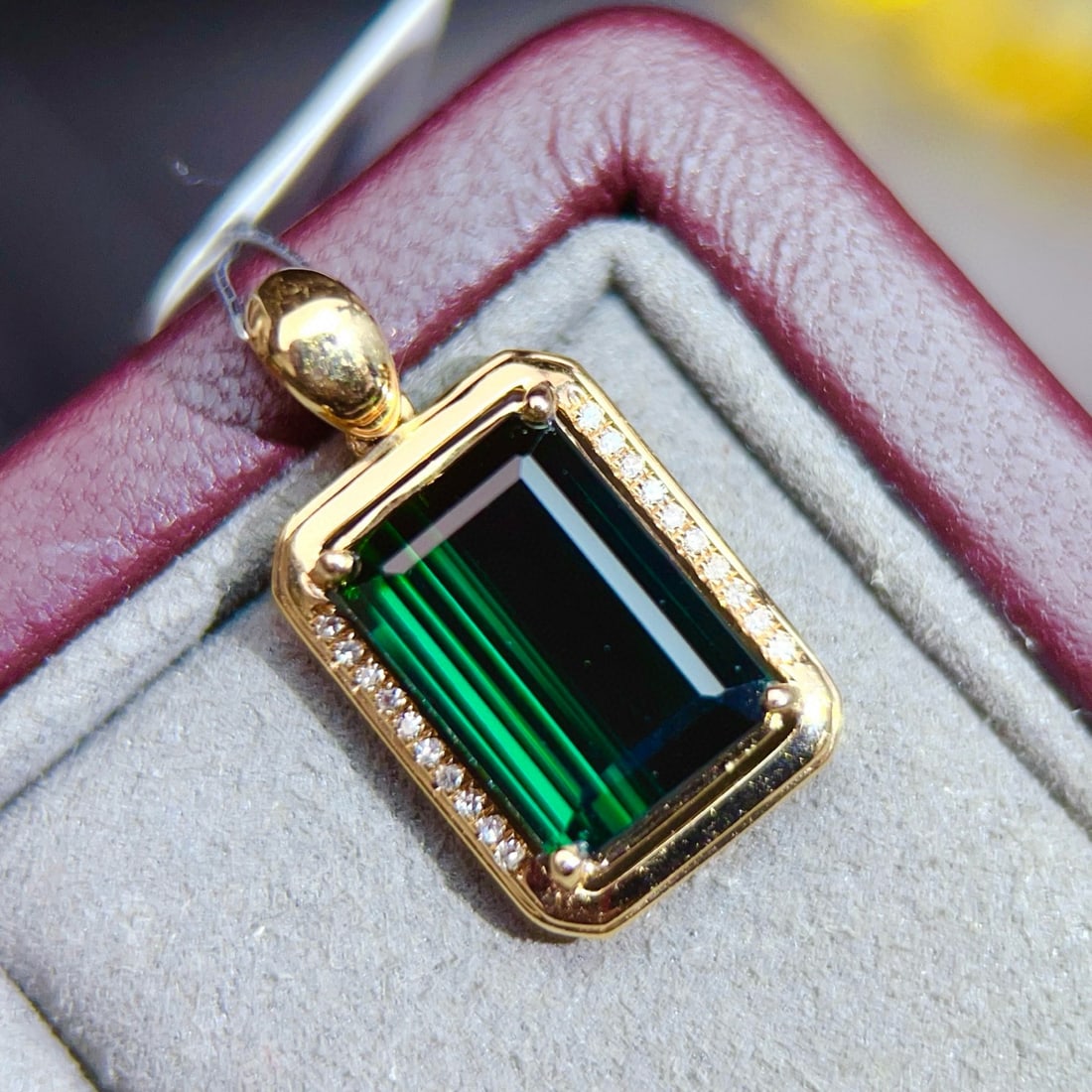 14k Gold 3.56 Ctw Natural Tourmaline & Diamond Pendant( Without Chain ): Ref:231065245 // gold content:14k gold // main gemstone:tourmaline // shape:octagonal // carat weight:3. 5ct // color:green // treatment:natural // // adjacent gemstone 2 : diamond // number of