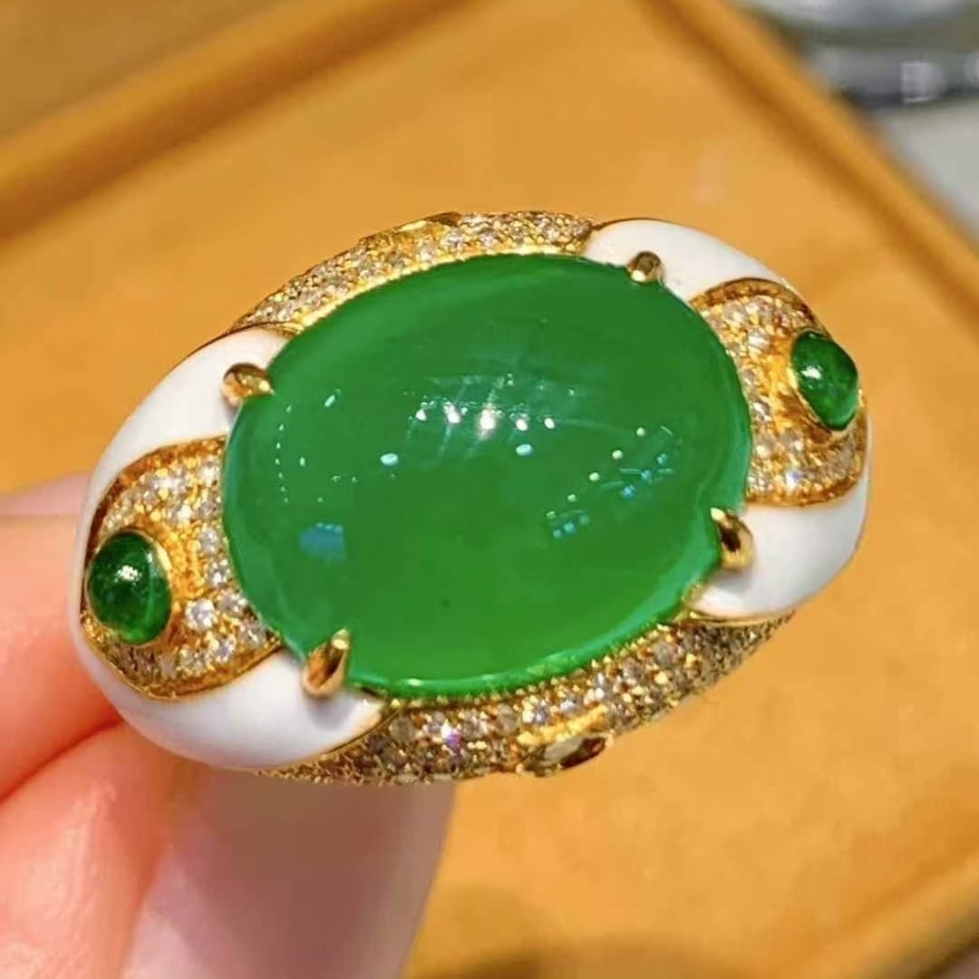 14k Gold 6.8 Ct Natural Emerald & Diamond Ring: Ref:231065254 // gold content:14k gold // ring size:7. 25us // // main gemstone:emerald // shape:oval // carat weight:6. 8ct // color:green // treatment:natural // // adjacent gemstone 2 : diamond //