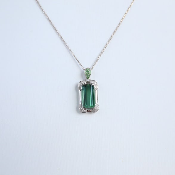 14k Gold 2.75 Ct Natural Tourmaline & Diamond & Tsavorite Pendant( Without Chain ): Ref:231066049 // gold content:14k gold // main gemstone:tourmaline // shape:octagonal // carat weight:2. 75ct // color:green // treatment:natural // // adjacent gemstone 2 : diamond // shape:round