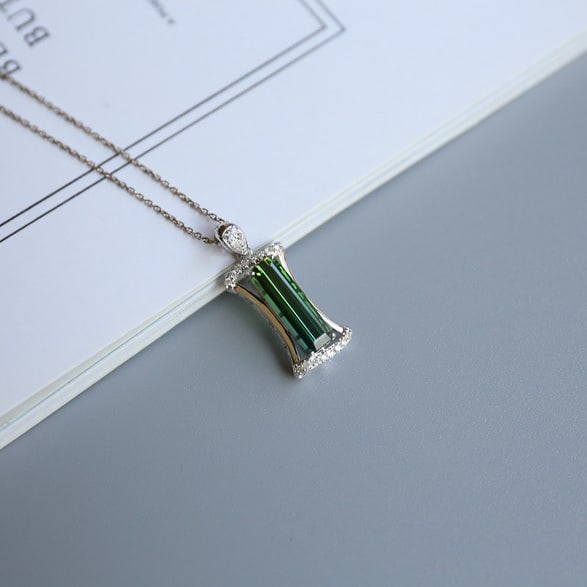 14k Gold 1.35 Ct Natural Tourmaline & Diamond Pendant( Without Chain ): Ref:231066052 // gold content:14k gold // main gemstone:tourmaline // shape:octagonal // carat weight:1. 35ct // color:green // treatment:natural // // adjacent gemstone 2 : diamond // shape:round
