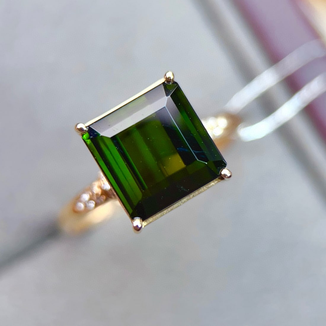 14k Gold 5.00 Ctw Natural Tourmaline & Diamond Ring: Ref:231066068 // gold content:14k gold // ring size:7. 25us // // main gemstone:tourmaline // shape:octagonal // carat weight:4. 95ct // color:green // treatment:natural // // adjacent gemstone 2