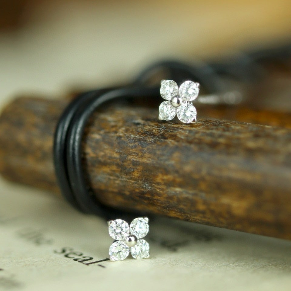 14k Gold 0.40 Ct Natural H Diamond Earrings: Ref:231066090 // gold content:14k gold // main gemstone:diamond // shape:round // carat weight:0. 40ct // clarity grade:vs-si // color:h // treatment:natural // cut grade:g // Condition: NewLow