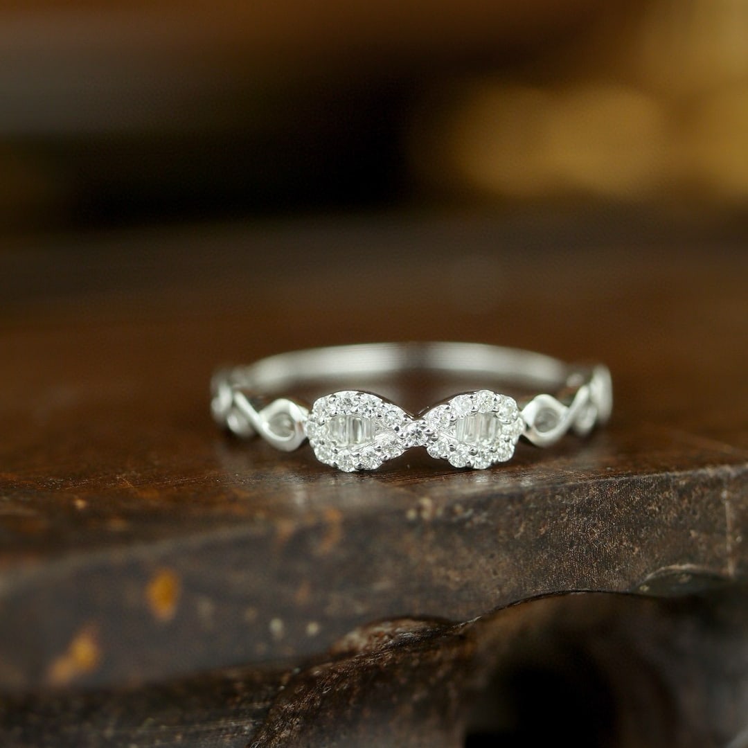 14k Gold 0.20 Ct Natural H Diamond Ring: Ref:231066133 // gold content:14k gold // ring size:7. 25us // // main gemstone:diamond // shape:multiply // carat weight:0. 20ct // clarity grade:vs-si // color:h // treatment:natural // Condition: