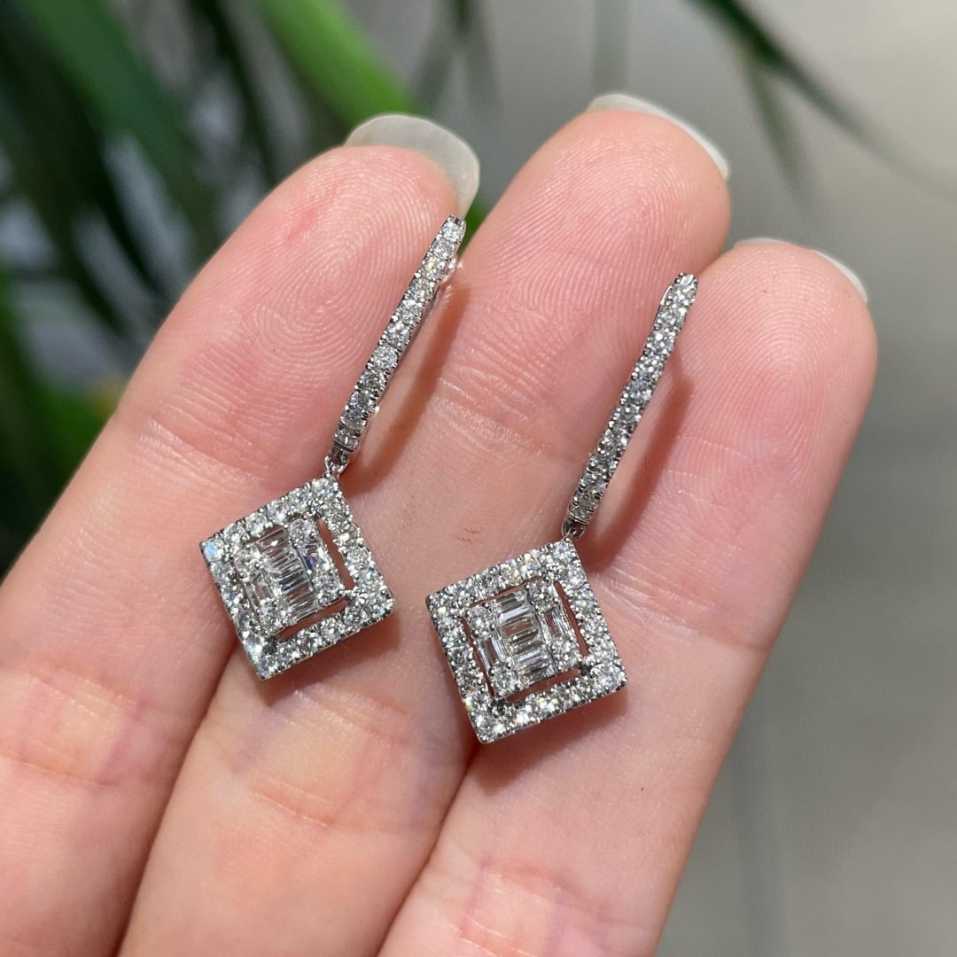 14k Gold 0.8 Ct Natural H Diamond Earrings: Ref:231066146 // gold content:14k gold // main gemstone:diamond // shape:multiply // carat weight:0. 8ct // clarity grade:vs-si // color:h // treatment:natural // Condition: New Low Estimate: 4000.00