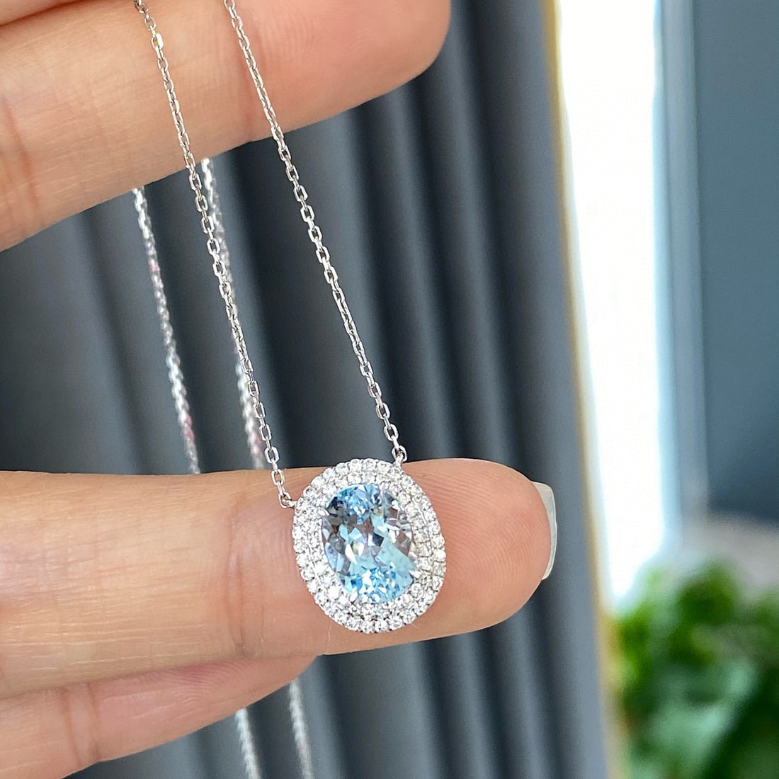 14k Gold 1.65 Ctw Natural Aquamarine & Diamond Necklace: Ref:231066158 // gold content:14k gold // main gemstone:aquamarine // shape:oval // carat weight:1. 4ct // color:santa maria color // treatment:natural // // adjacent gemstone 2 : diamond // shape:rou