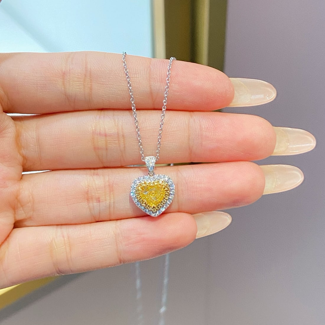 14k Gold 1.35 Ctw Natural Yellow Diamond & Diamond Necklace: Ref:231066164 // gold content:14k gold // main gemstone:yellow diamond // shape:heart // carat weight:1. 00ct // color:yellow // treatment:natural // // adjacent gemstone 2 : diamond // shape:round