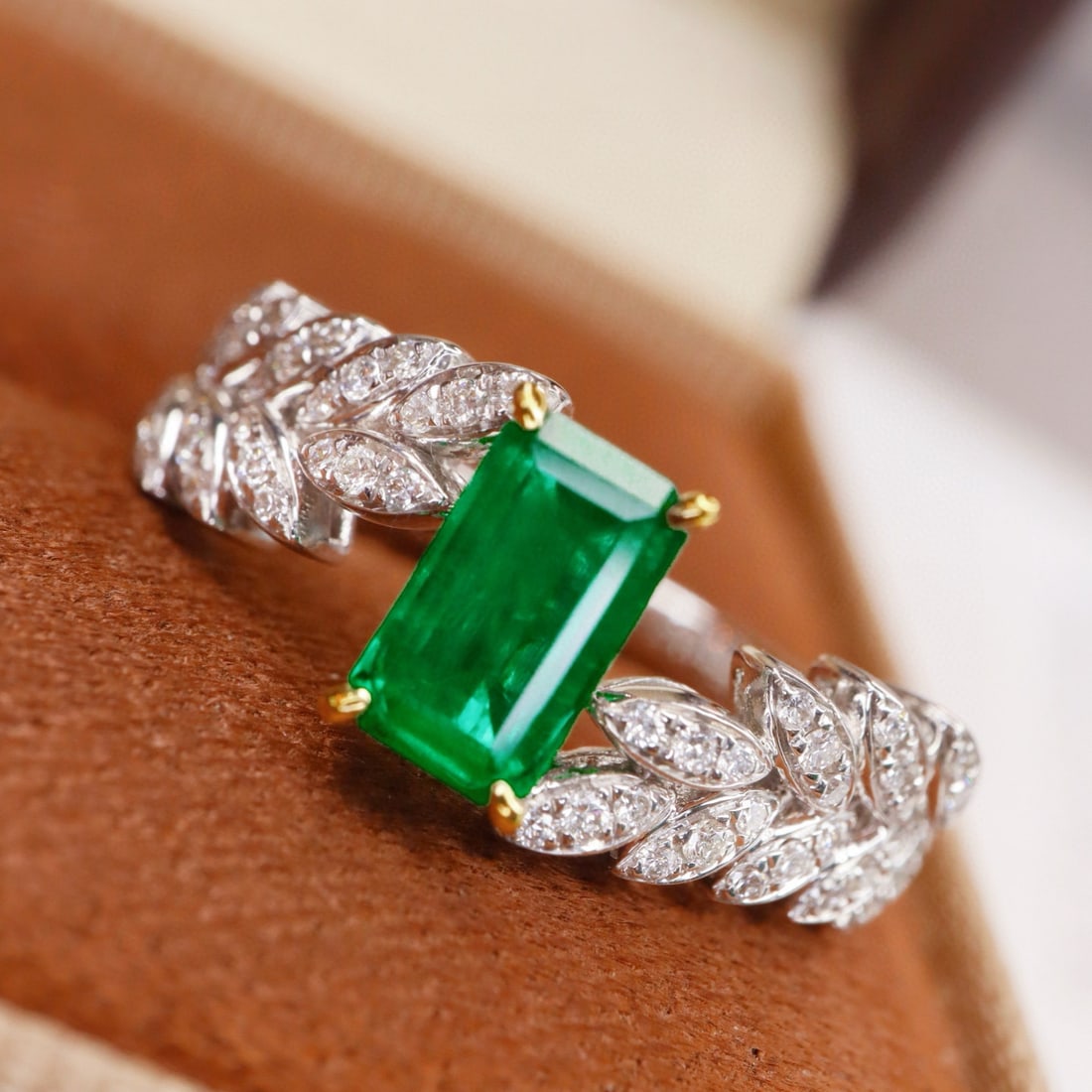 14k Gold 0.94 Ctw Vivid Green Natural Emerald & Diamond Ring: Ref:231066187 // gold content:14k gold // ring size:7. 25us // // main gemstone:emerald // shape:octagonal // carat weight:0. 75ct // color:vivid green // treatment:natural // // adjacent gemstone 2 :