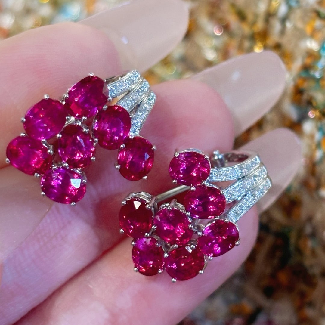 14k Gold 5.15 Ct Natural Ruby & Diamond Earrings: Ref:231066218 // gold content:14k gold // main gemstone:ruby // shape:oval // carat weight:5. 15ct // color:red // treatment:natural // // adjacent gemstone 2 : diamond // shape:round // clarity