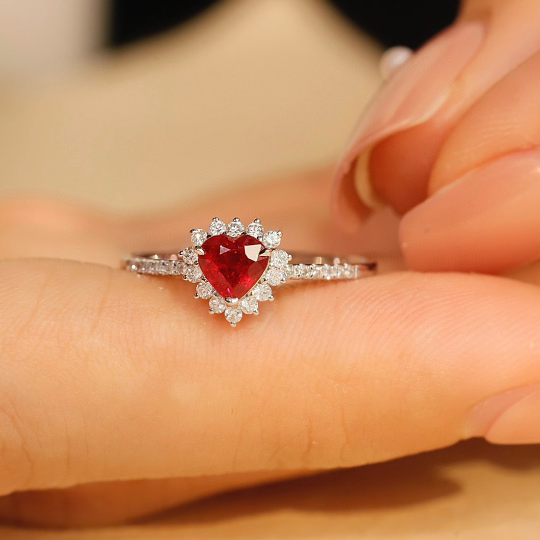 14k Gold 0.80 Ctw Natural Ruby & Diamond Ring - 4