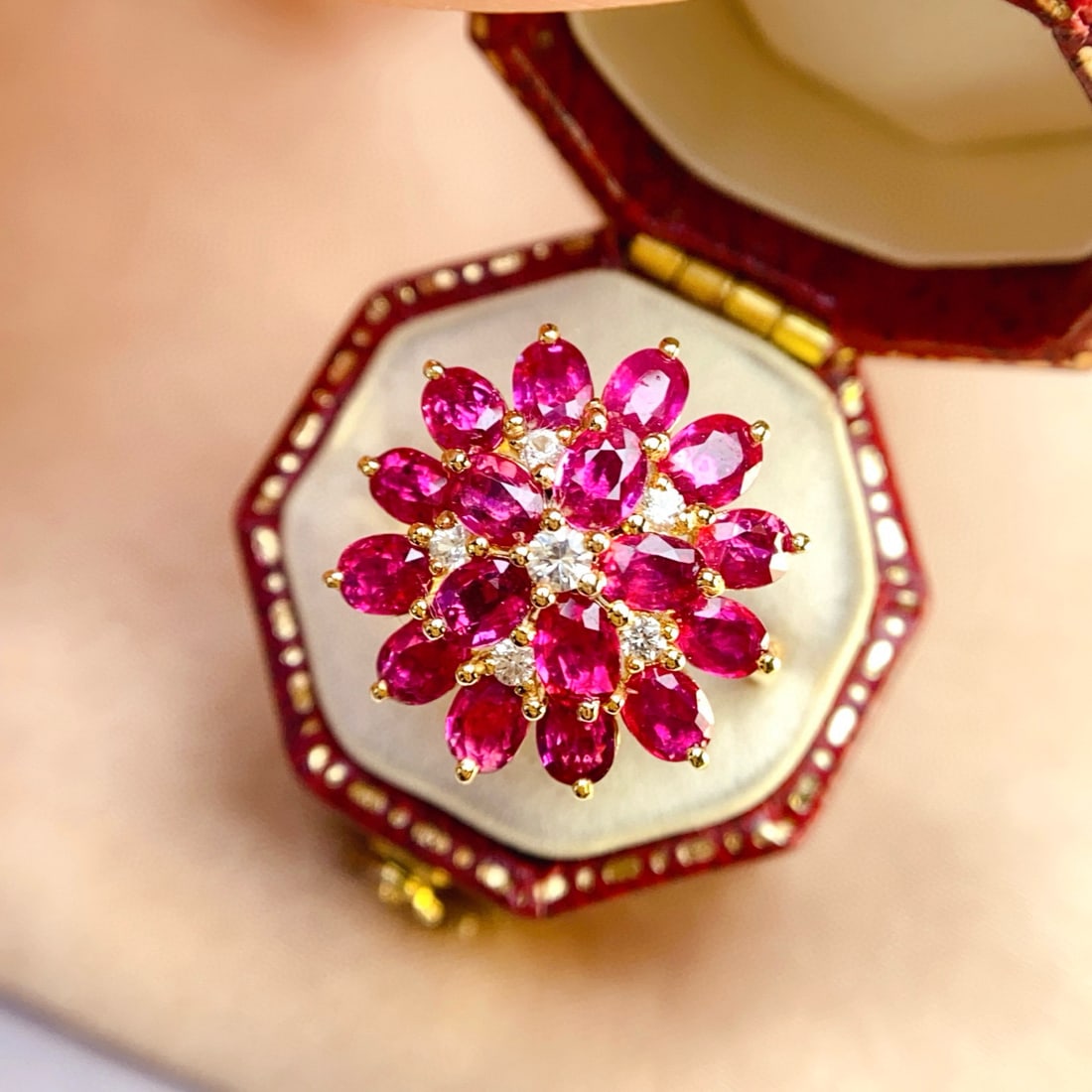 14k Gold 4.10 Ct Natural Ruby & Sapphire Ring: Ref:231066224 // gold content:14k gold // ring size:7. 25us // // main gemstone:ruby // shape:oval // carat weight:4. 10ct // color:red // treatment:natural // // adjacent gemstone 2 : sapphire // num