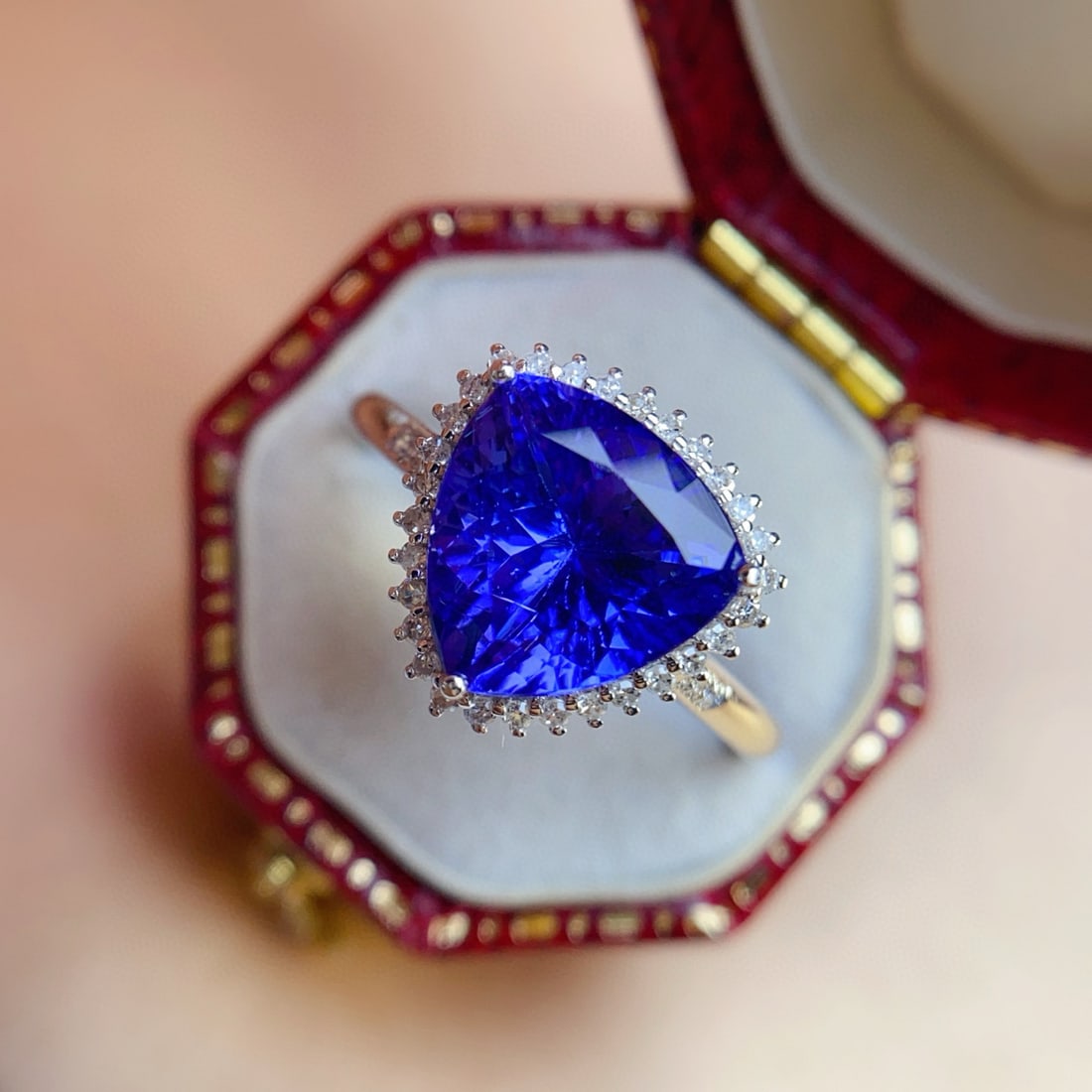 14k Gold 3.10 Ct Natural Tanzanite & Diamond Ring - 2