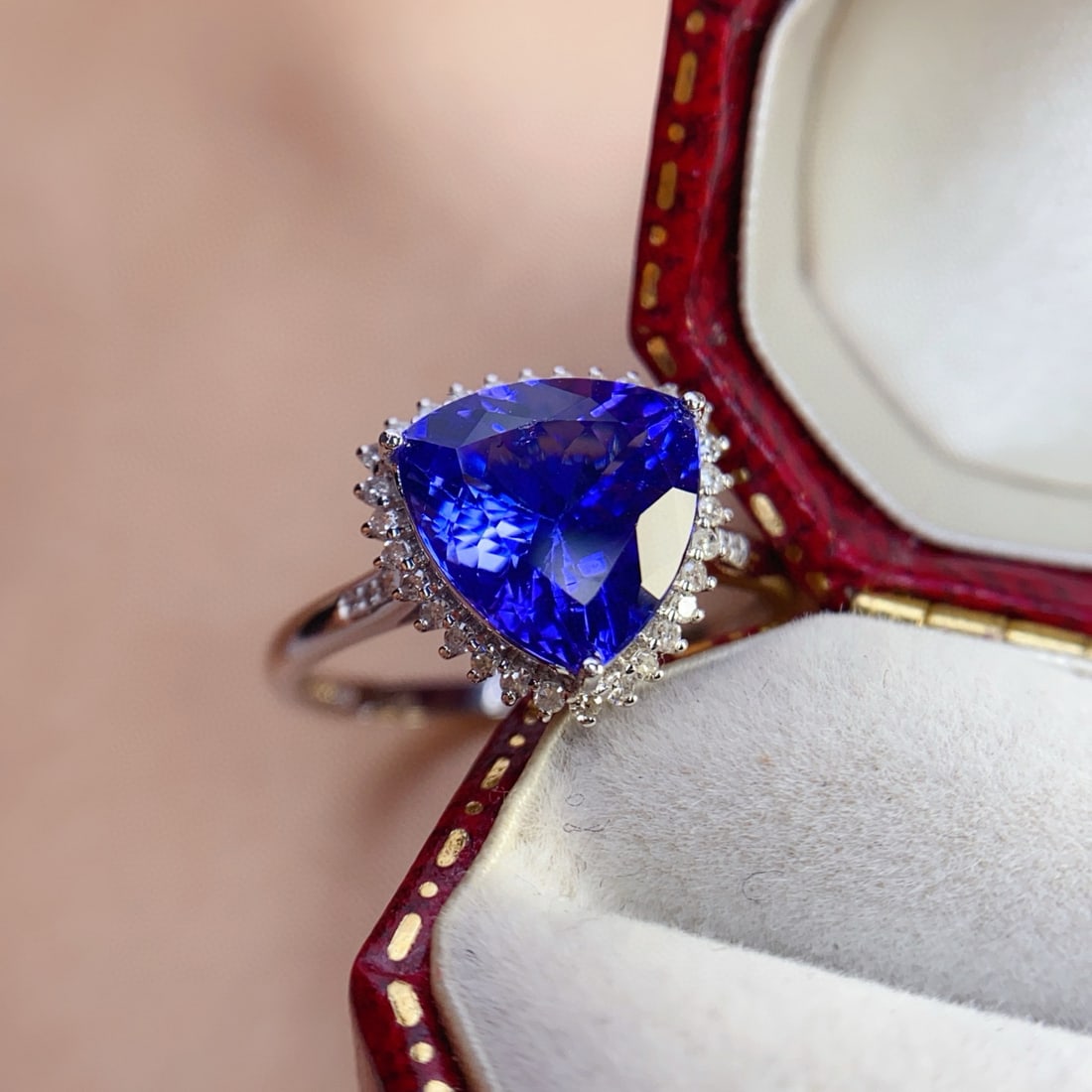 14k Gold 3.10 Ct Natural Tanzanite & Diamond Ring - 3