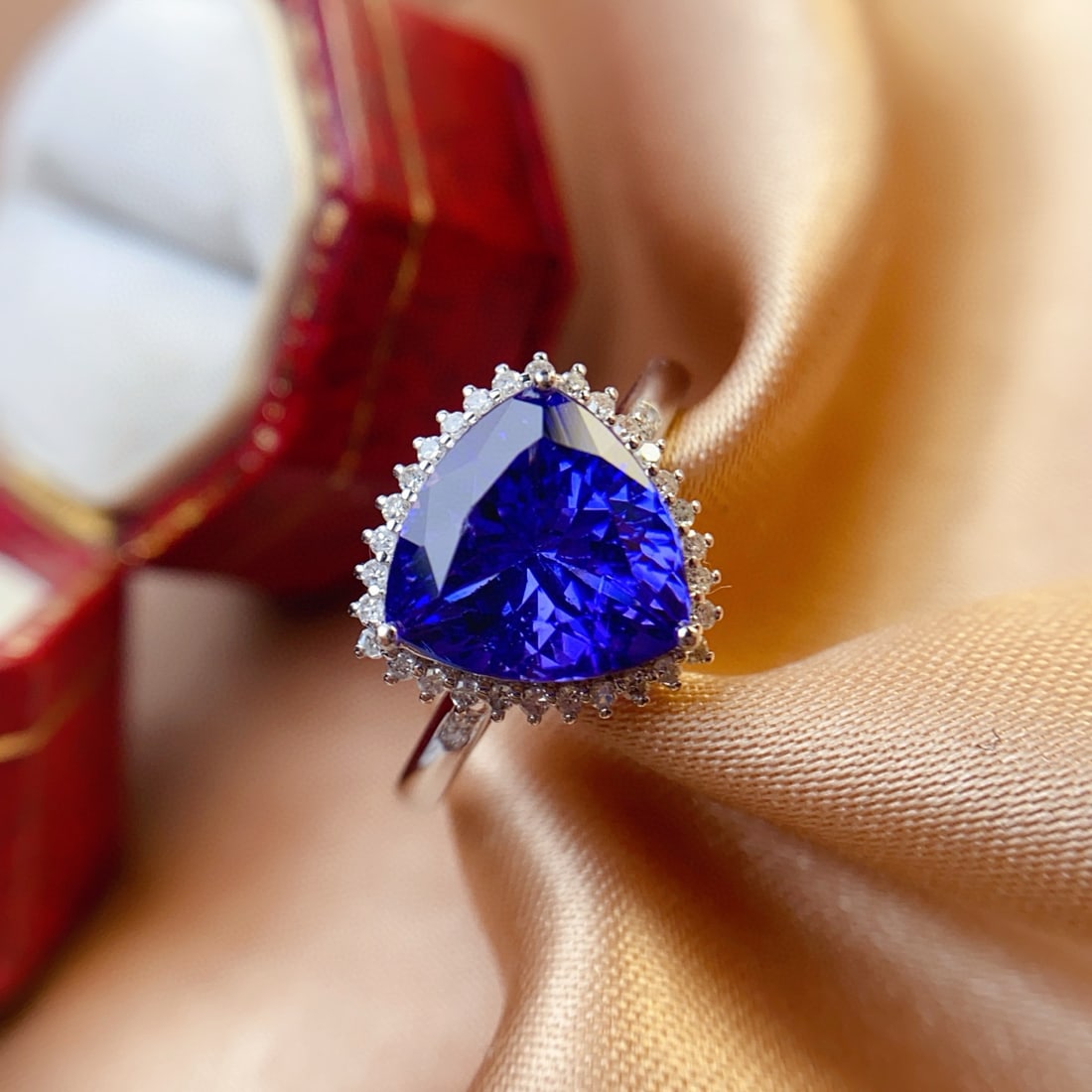 14k Gold 3.10 Ct Natural Tanzanite & Diamond Ring - 5