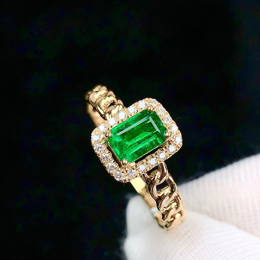 14k Gold 0.53 Ctw Vivid Green Natural Emerald & Diamond Ring: Ref:231066272 // gold content:14k gold // ring size:7. 25us // // main gemstone:emerald // shape:octagonal // carat weight:0. 43ct // color:vivid green // treatment:natural // // adjacent gemstone 2 :