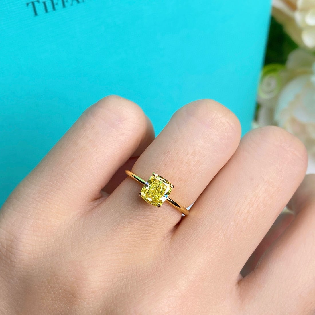 14k Gold 1.09 Ct Natural Yellow Diamond Ring - 4
