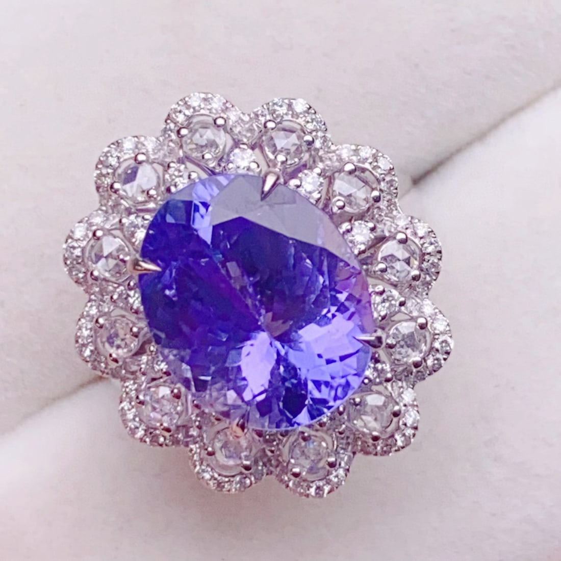 14k Gold 7.56 Ctw Natural Tanzanite & Diamond Ring - 3