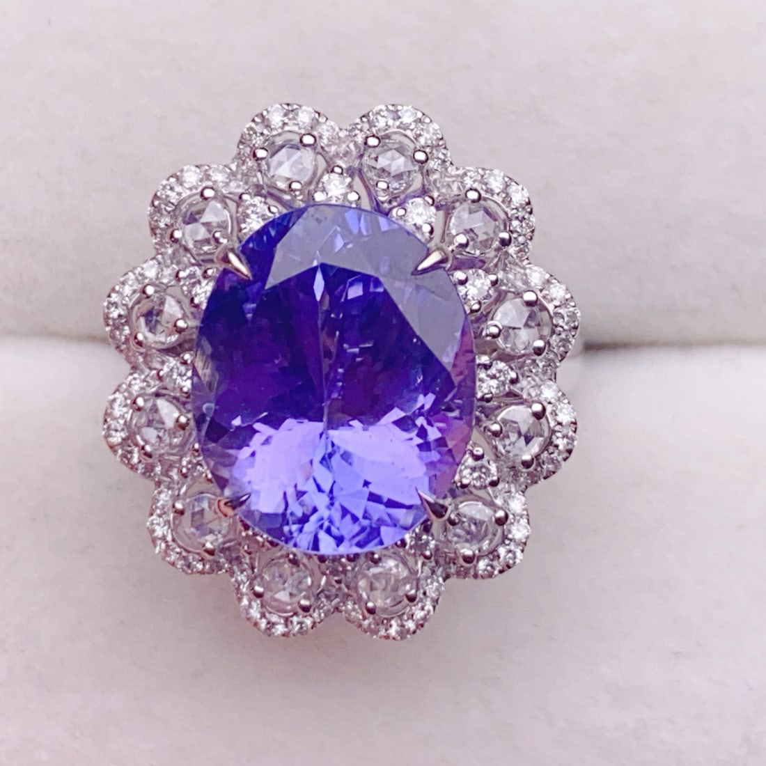 14k Gold 7.56 Ctw Natural Tanzanite & Diamond Ring - 4