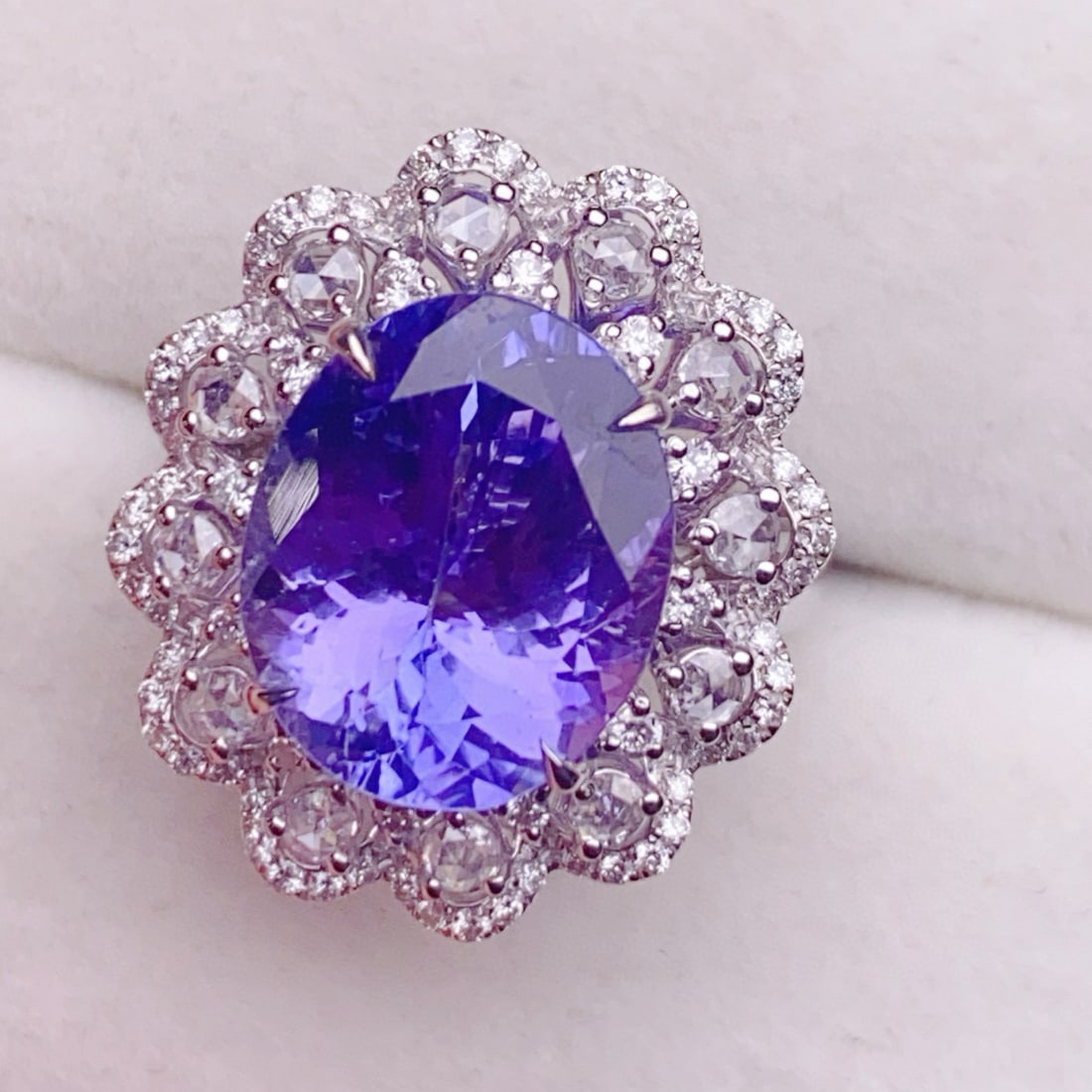 14k Gold 7.56 Ctw Natural Tanzanite & Diamond Ring - 5