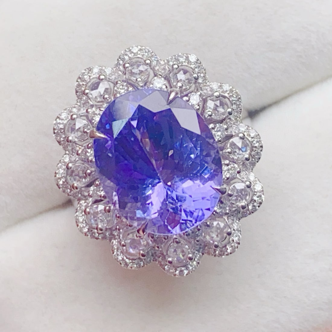 14k Gold 7.56 Ctw Natural Tanzanite & Diamond Ring - 9