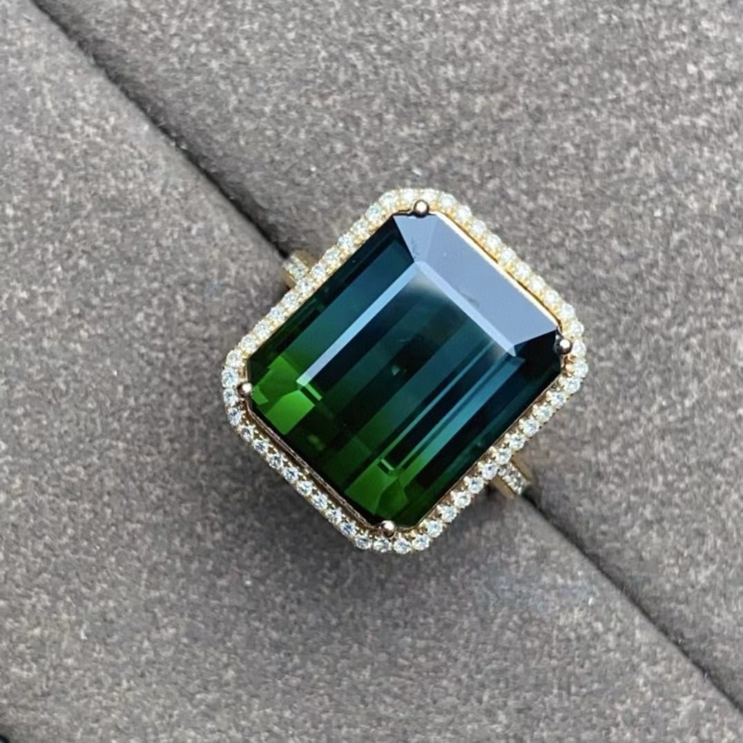 14k Gold 15.09 Ctw Natural Tourmaline & Diamond Ring: Ref:231066300 // gold content:14k gold // ring size:7. 25us // // main gemstone:tourmaline // shape:octagonal // carat weight:14. 75ct // color:green // treatment:natural // // adjacent gemstone 2