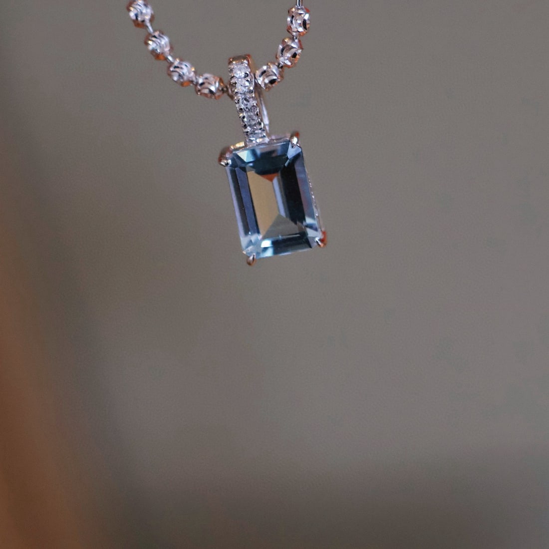 14k Gold 0.85 Ct Natural Aquamarine & Diamond Pendant( Without Chain ): Ref:231066336 // gold content:14k gold // main gemstone:aquamarine // shape:octagonal // carat weight:0. 85ct // color:blue // treatment:natural // // adjacent gemstone 2 : diamond // shape:round