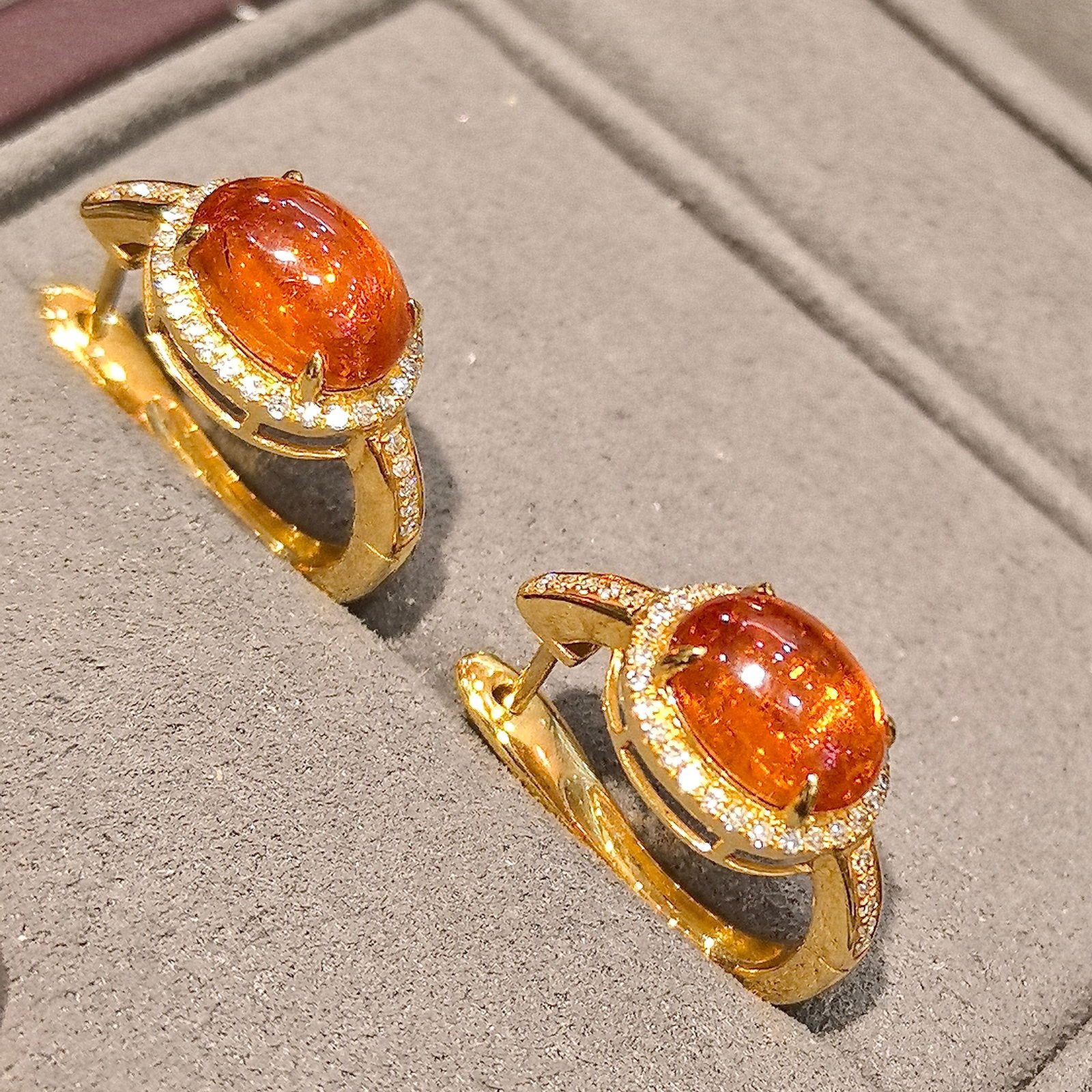 14k Gold 5.05 Ctw Natural Spessartine & Diamond Earrings: Ref:231066346 // gold content:14k gold // main gemstone:spessartine // shape:oval // carat weight:4. 85ct // color:orange // treatment:natural // // adjacent gemstone 2 : diamond // shape:round //