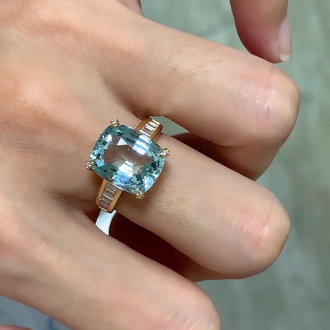 14k Gold 4.60 Ct Natural Aquamarine & Diamond Ring - 4