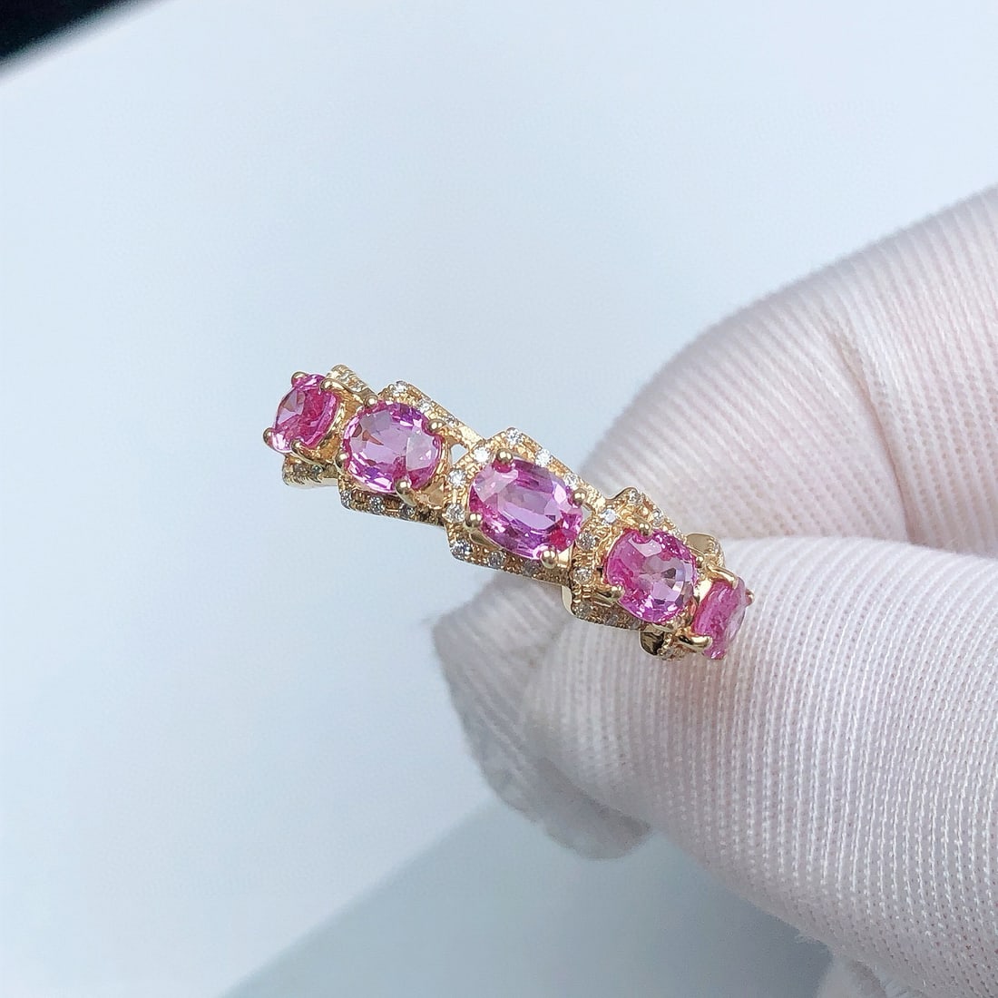 14k Gold 1.64 Ctw Natural Sapphire & Diamond Ring: Ref:231066368 // gold content:14k gold // ring size:7. 25us // // main gemstone:sapphire // shape:oval // carat weight:1. 51ct // color:pink // treatment:natural // // adjacent gemstone 2 :