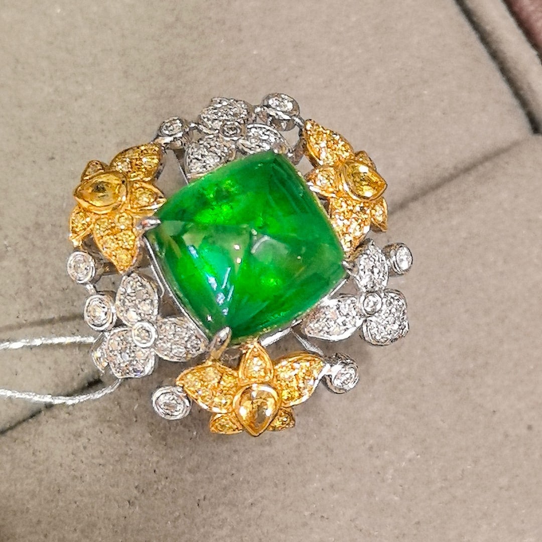 14k Gold 6.65 Ctw Natural Emerald & Diamond Ring: Ref:231066372 // gold content:14k gold // ring size:7. 25us // // main gemstone:emerald // shape:sugar-loaf // carat weight:5. 85ct // color:green // treatment:natural // // adjacent gemstone 2 :