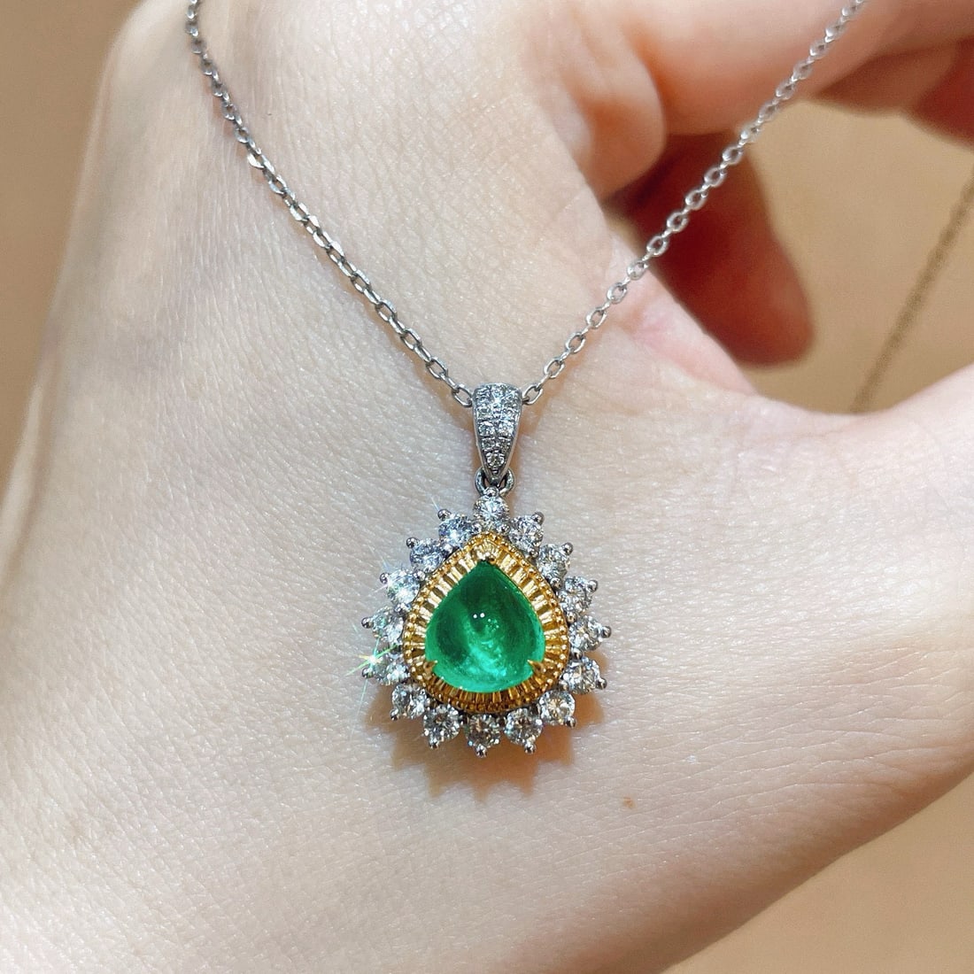 14k Gold 2.01 Ctw Natural Emerald & Diamond Pendant( Without Chain ): Ref:231066379 // gold content:14k gold // main gemstone:emerald // shape:pear // carat weight:1. 31ct // color:green // treatment:natural // // adjacent gemstone 2 : diamond // shape:round // carat