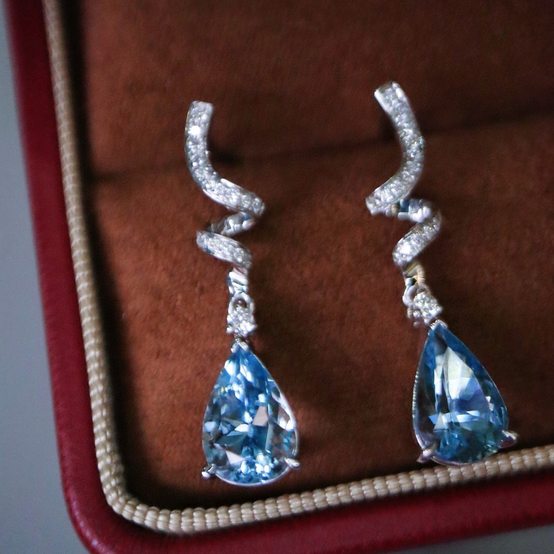 14k Gold 2.47 Ctw Natural Aquamarine & Diamond Earrings: Ref:231066399 // gold content:14k gold // main gemstone:aquamarine // shape:pear // carat weight:2. 30ct // color:santa maria color // treatment:natural // // adjacent gemstone 2 : diamond //