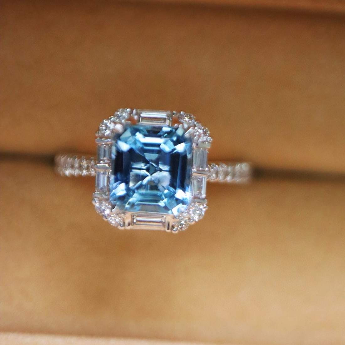 14k Gold 2.16 Ctw Natural Aquamarine & Diamond Ring: Ref:231066412 // gold content:14k gold // ring size:7. 25us // // main gemstone:aquamarine // shape:octagonal // carat weight:1. 67ct // color:santa maria color // treatment:natural // // adjacent