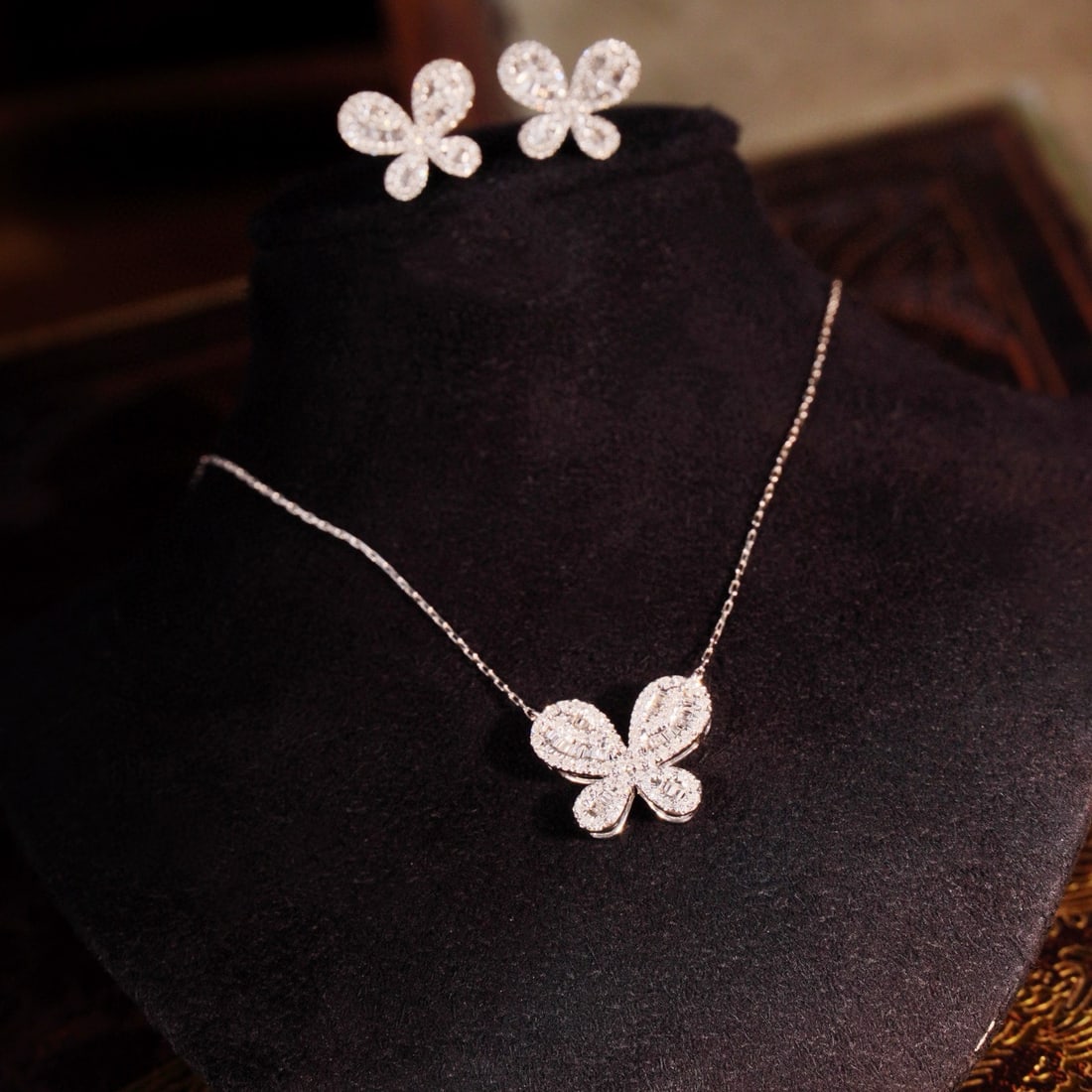 14k Gold 1.0 Ctw Natural H Diamond Jewelry Set: Ref:231066429 // gold content:14k gold // necklace // main gemstone:diamond // shape:multiply // carat weight:0. 4ct // clarity grade:vs-si // color:h // treatment:natural // // earrings // main