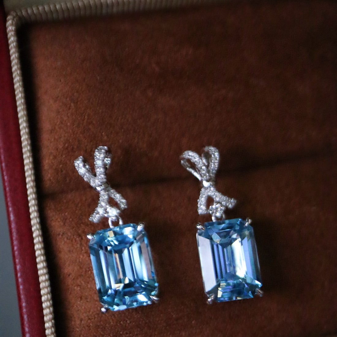 14k Gold 5.33 Ctw Natural Aquamarine & Diamond Earrings: Ref:231066442 // gold content:14k gold // main gemstone:aquamarine // shape:octagonal // carat weight:5. 16ct // color:santa maria color // treatment:natural // // adjacent gemstone 2 : diamond // sha