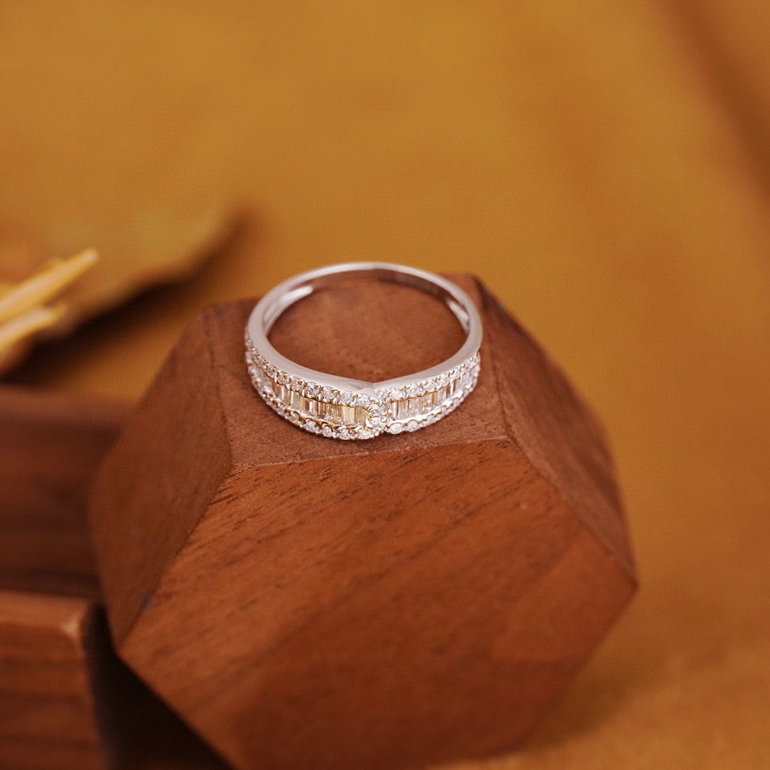 14k Gold 0.68 Ct Natural H Diamond Ring - 4