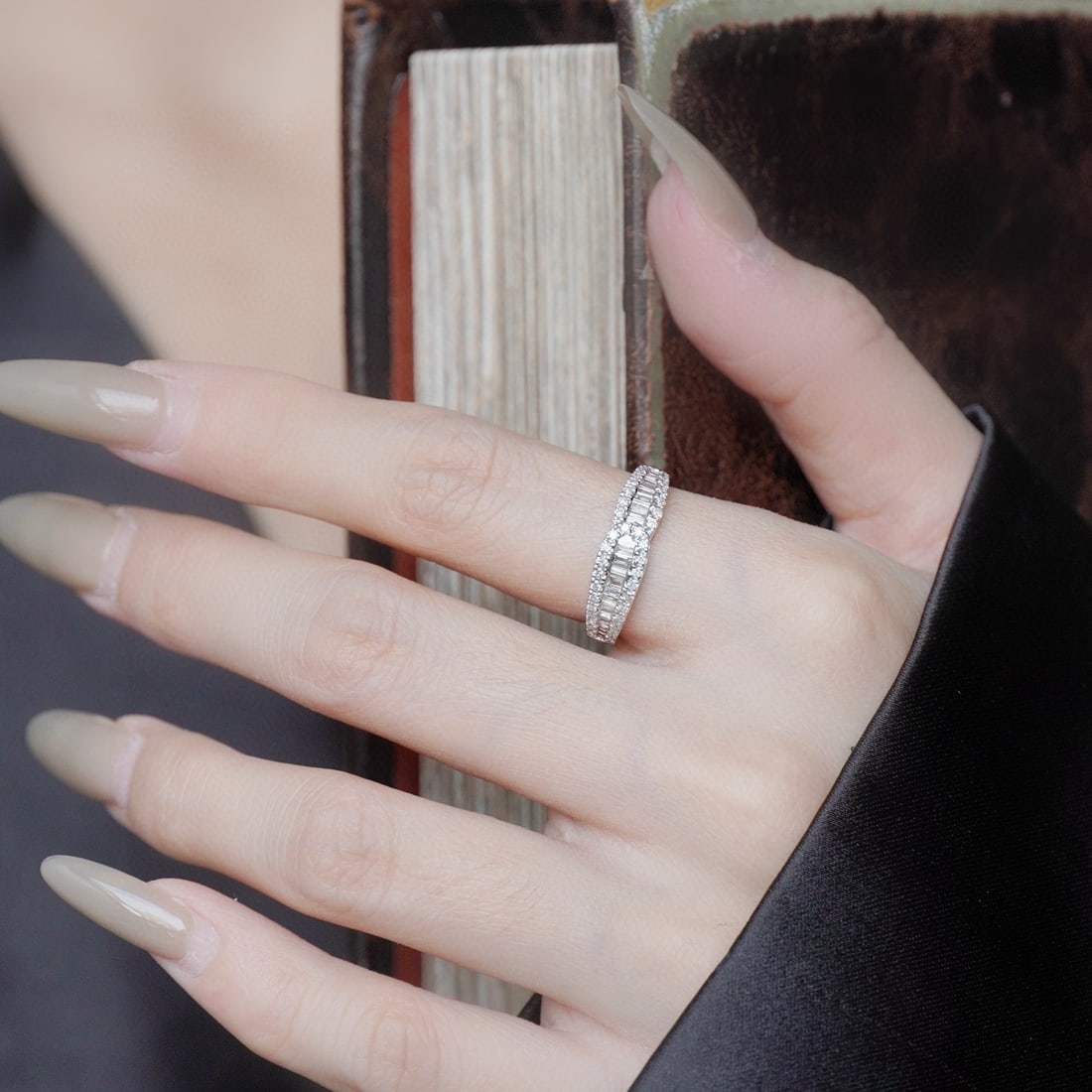 14k Gold 0.68 Ct Natural H Diamond Ring - 8