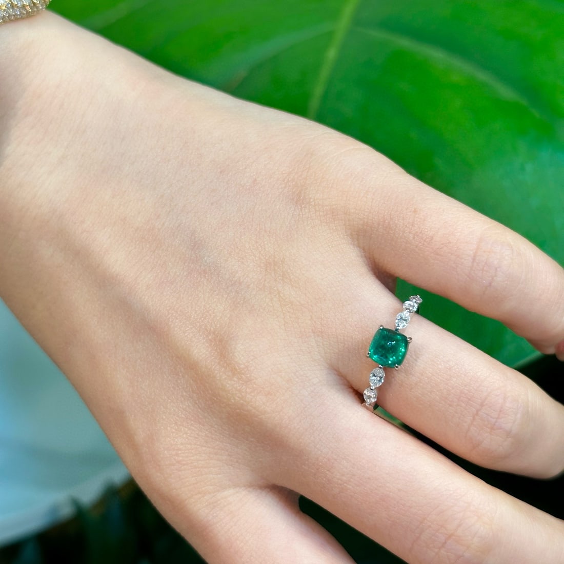 14k Gold 2.08 Ctw Vivid Green Natural Emerald & Diamond Ring - 5