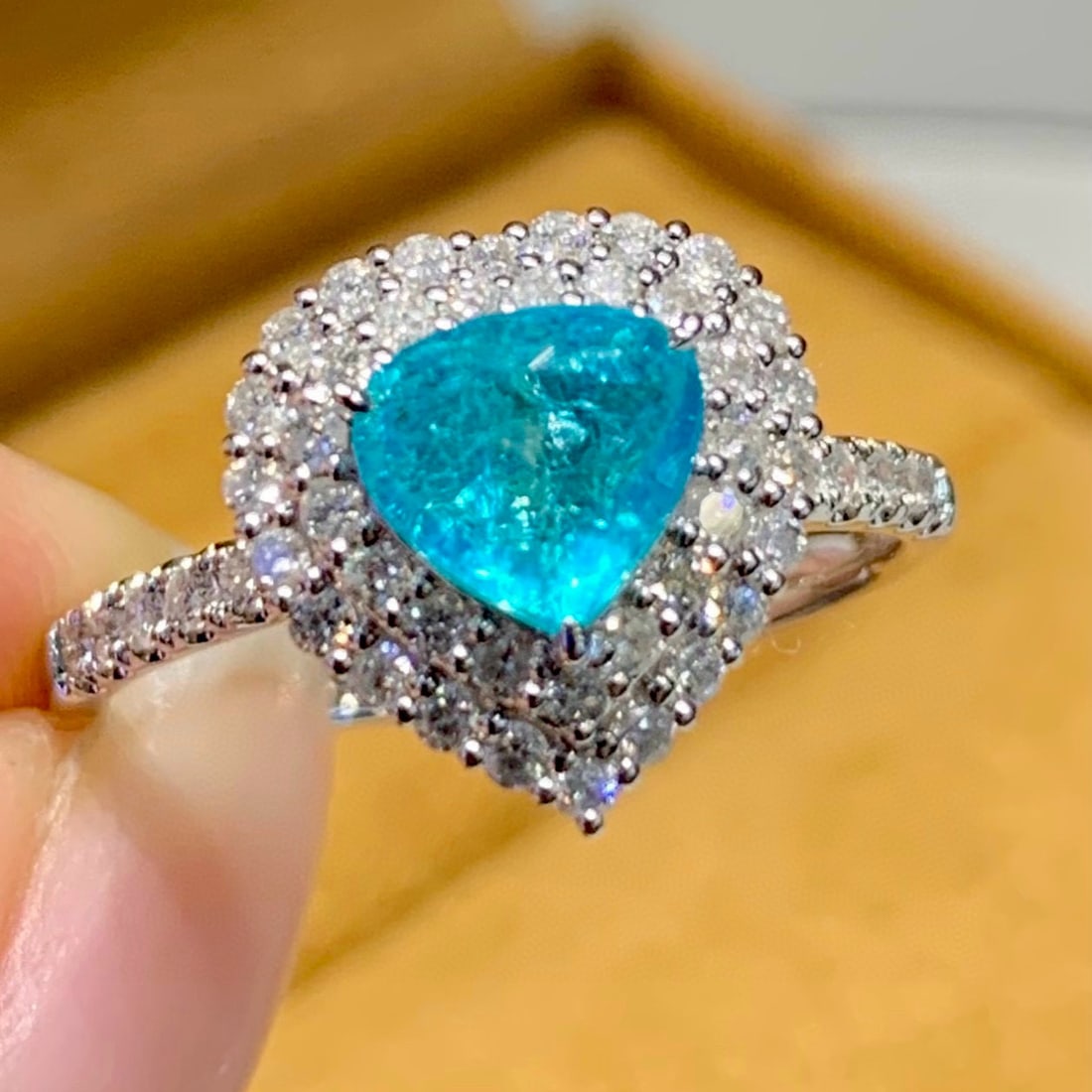 14k Gold 0.9 Ct Natural Paraiba Tourmaline & Diamond Ring - 6