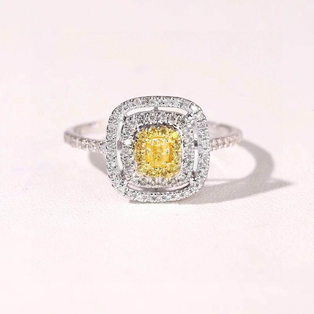 14k Gold 0.55 Ctw Natural Yellow Diamond & Diamond Ring - 7