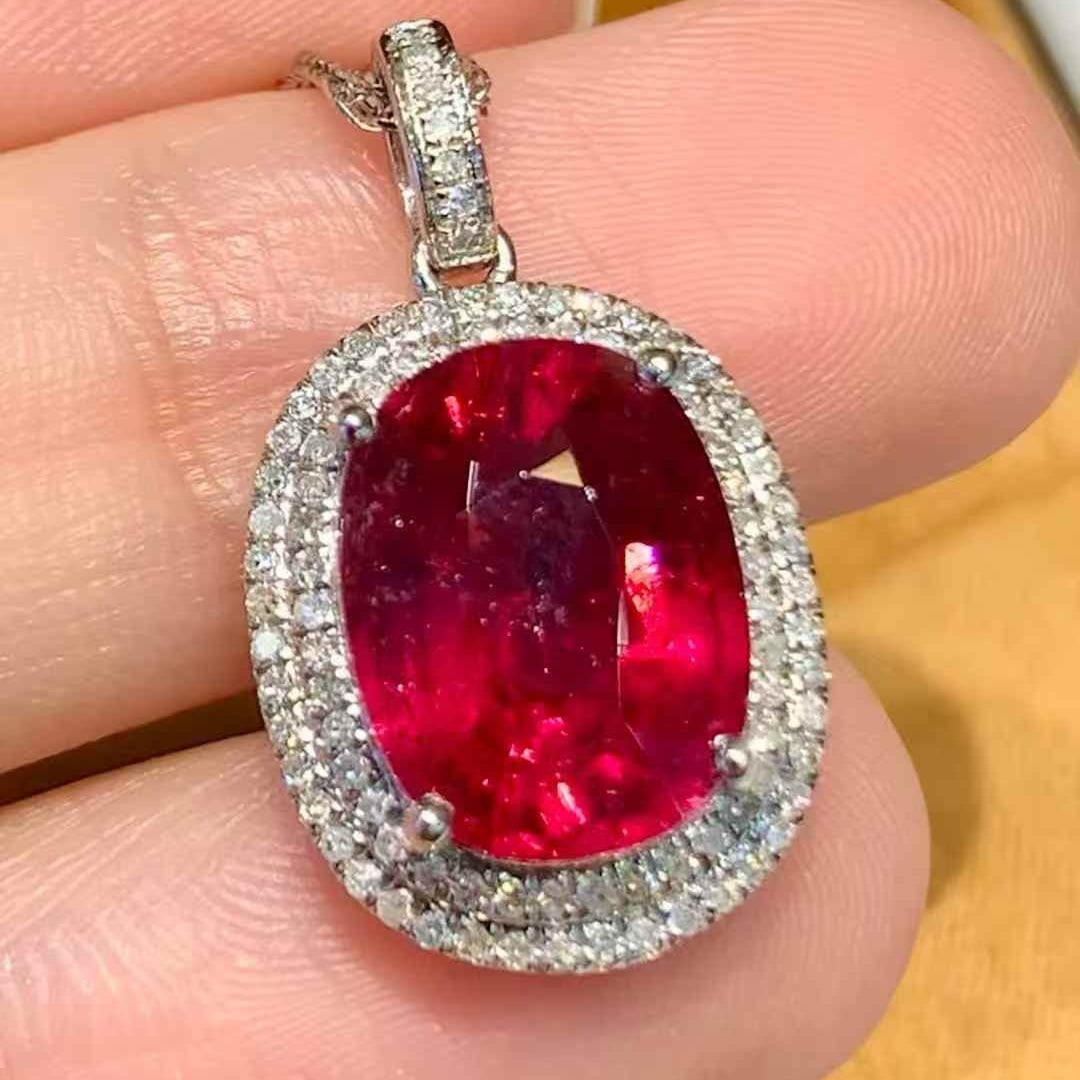 14k Gold 4.5 Ct Natural Tourmaline & Diamond Pendant( Without Chain ): Ref:231123104 // gold content:14k gold // main gemstone:tourmaline // shape:oval // carat weight:4. 5ct // color:red // treatment:natural // // adjacent gemstone 2 : diamond // shape:round //