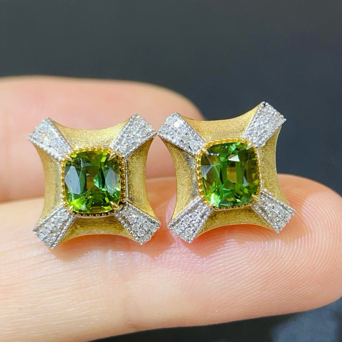 14k Gold 2.18 Ctw Natural Tourmaline & Diamond Earrings: Ref:231123105 // gold content:14k gold // main gemstone:tourmaline // shape:cushion // carat weight:2. 04ct // color:green // treatment:natural // // adjacent gemstone 2 : diamond // shape:round //
