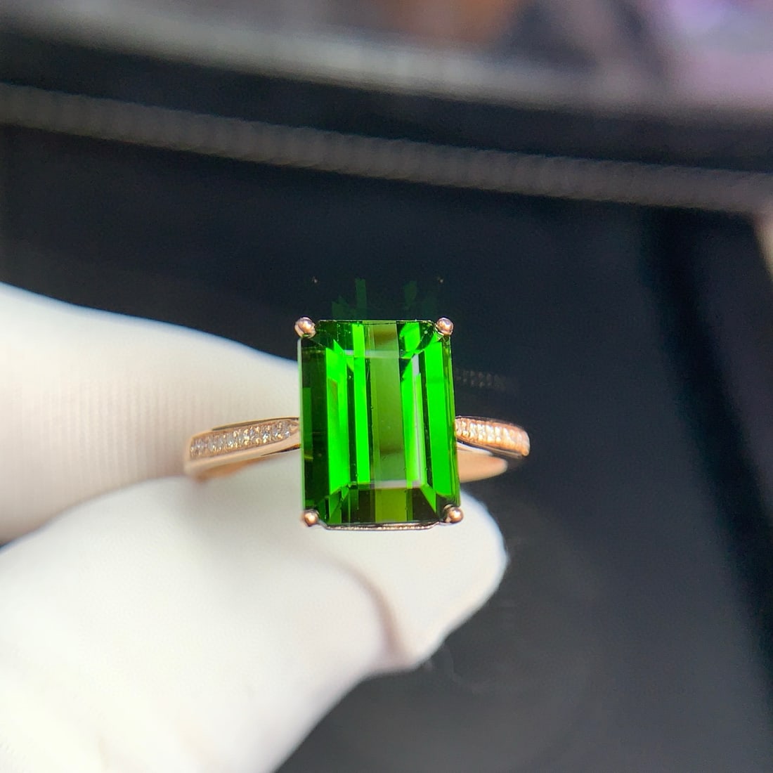 14k Gold 3.8 Ct Natural Tourmaline & Diamond Ring: Ref:231123148 // gold content:14k gold // ring size:7. 25us // // main gemstone:tourmaline // shape:octagonal // carat weight:3. 8ct // color:green // treatment:natural // // adjacent gemstone 2 :