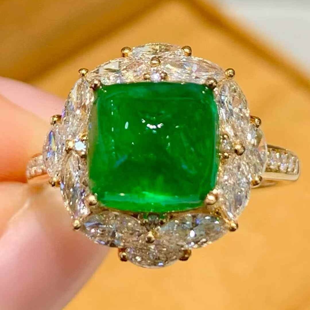 14k Gold 3.2 Ct Natural Emerald & Diamond Ring: Ref:231123163 // gold content:14k gold // ring size:7. 25us // // main gemstone:emerald // shape:sugar-loaf // carat weight:3. 2ct // color:green // treatment:natural // // adjacent gemstone 2 : diamo