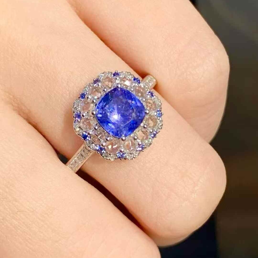 14k Gold 1.3 Ct Natural Sapphire & Sapphire & Diamond Ring - 4