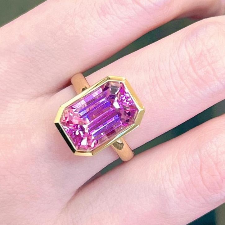 14k Gold 8.5 Ct Natural Kunzite Ring: Ref:231123189 // gold content:14k gold // ring size:7. 25us // // main gemstone:kunzite // shape:octagonal // carat weight:8. 5ct // color:pinkish purple // treatment:natural // Condition: NewLow