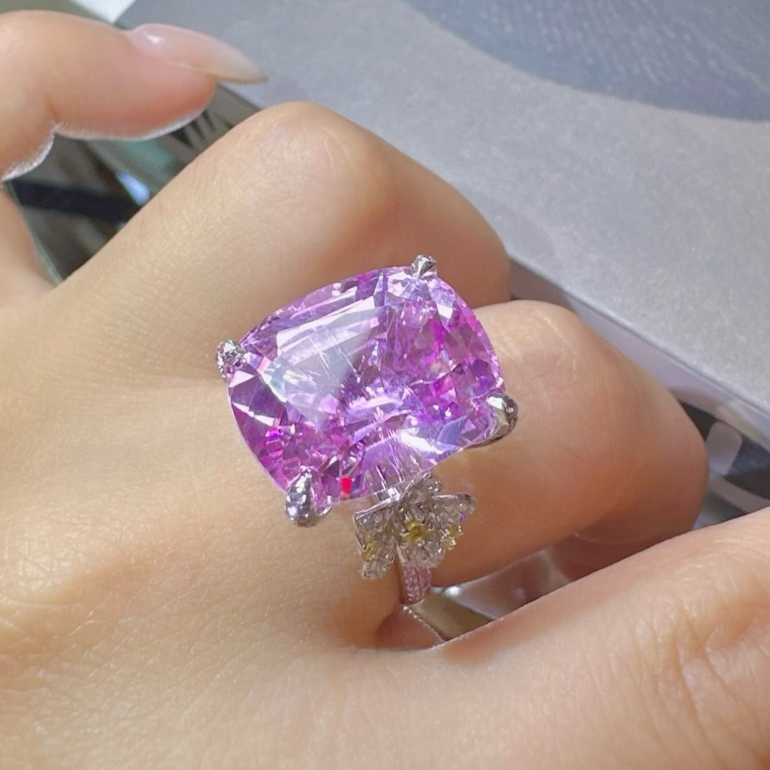 14k Gold 17.57 Ctw Natural Kunzite & Diamond & Cocktail Ring - 4