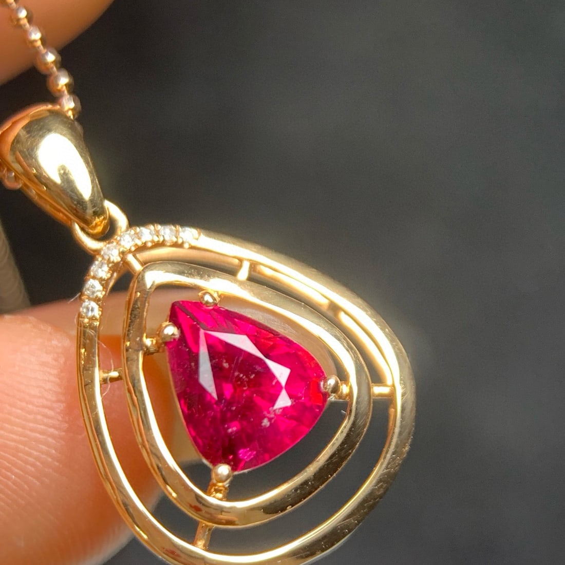 14k Gold 1.25 Ct Natural Tourmaline & Diamond Pendant( Without Chain ): Ref:231123201 // gold content:14k gold // main gemstone:tourmaline // shape:pear // carat weight:1. 25ct // color:red // treatment:natural // // adjacent gemstone 2 : diamond // shape:round //