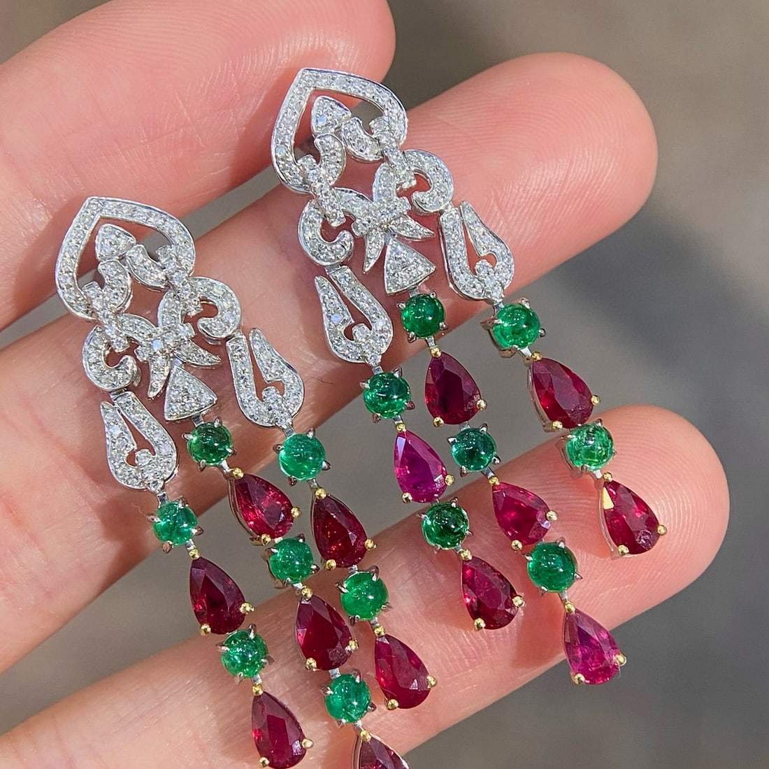 14k Gold 5.27 Ctw Natural Ruby & Emerald & Diamond Earrings: Ref:231123217 // gold content:14k gold // main gemstone:ruby & emerald // shape:pear & round // carat weight:4. 9ct // color:red & green // treatment:natural // // adjacent gemstone 2 : diamond //